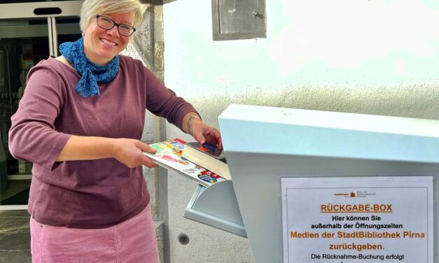 StadtBibliothek Pirna – Rückgabe-Box zum Tag der Bibliotheken