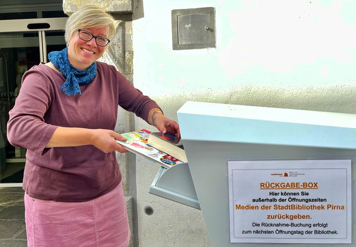 StadtBibliothek Pirna – Rückgabe-Box zum Tag der Bibliotheken