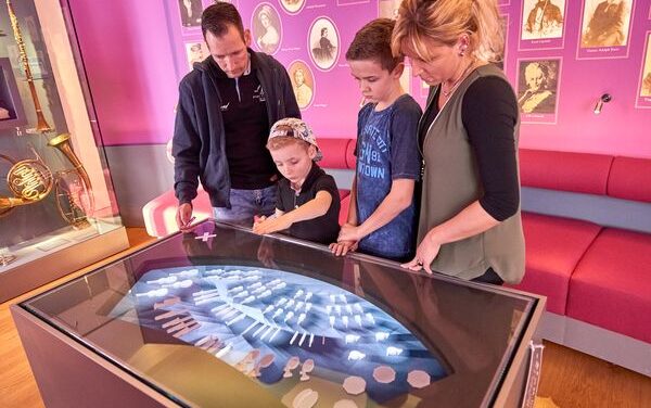 Familienführung am letzten Ferientag: Wie funktioniert ein Orchester?